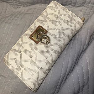 Michael kors wallet